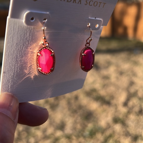 The classic oval shape in the Lee Rose Gold Drop Earrings in Azalea illusion - Picture 9 of 10